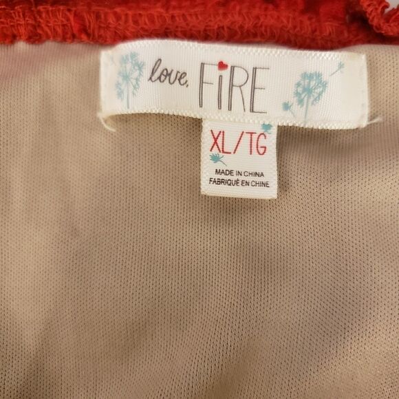 "Love,Fire" Woman's open shoulder top Size: XL red/tan Pre-owned - Picture 3 of 6